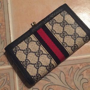 VINTAGE GUCCI Wallet!